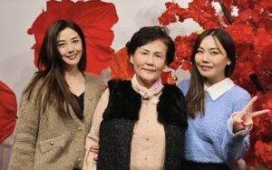 韓瑜曬母女合照！超正親妹長相曝光　網讚：全家都美