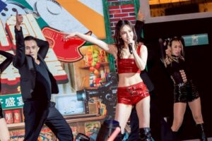 《豆腐媽媽》話題女星戲外真實身份竟是「董事長千金」　辣登自家尾牙脫衣秀