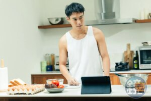 辦桌掌鍋勺／男星家裡開餐廳　高中沒畢業就拿到廚師證照