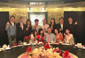 王文洋動念回春2／名媛大動作抱嬰認親開滿月酒　王文洋昔被「假骨肉」狠勒索