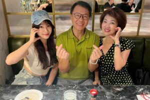 前主播吳中純淋巴癌病逝　女兒梅嬿翎不捨哀悼：無法用言語形容的痛！