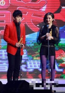 无修正出真知！众女星实拍照显露庐山真面目