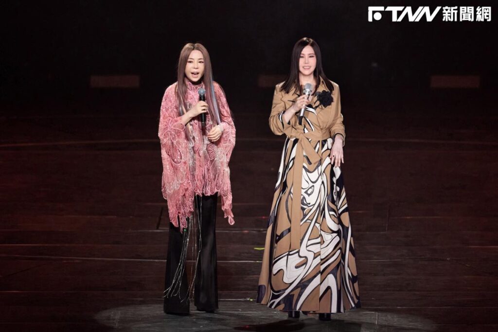 江蕙、江淑娜姊妹罕見合體！她台上要紅包　「一打開當場傻眼」