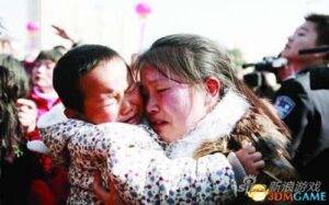 90后母亲五年卖掉3个亲生孩子 泡网吧时被捕